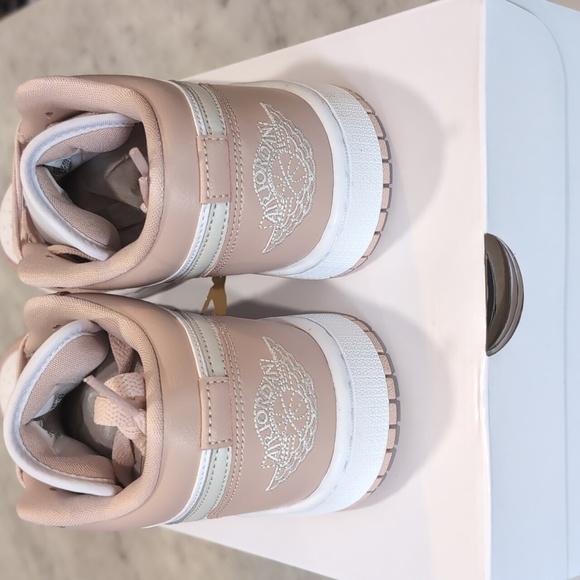 Air Jordan 1 Low - Picture 4 of 4